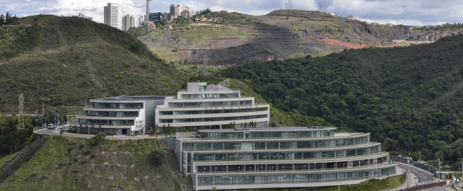 Sala à venda no Santa Lucia: 
